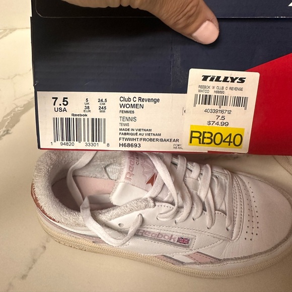 Retro Reebok sneaker size 7.5 - Picture 3 of 4